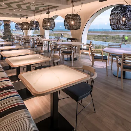 ホテル プラヤフェルス カステルデフェルス